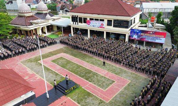 720 Anggota Polres Grobogan Siap Amankan 2.142 TPS Saat Pemungutan Suara Pilkada 2024 720 Anggota Polres Grobogan Siap Amankan 2.142 TPS Saat Pemungutan Suara Pilkada 2024