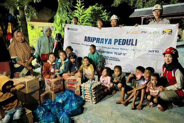 Brantas Abipraya Gerak Cepat Salurkan Bantuan untuk Korban Gempa NTT Brantas Abipraya Gerak Cepat Salurkan Bantuan untuk Korban Gempa NTT