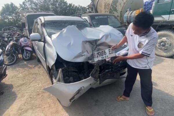 Kronologi Minibus Satu Keluarga Tabrak Truk di Tol Jombang, Sopir Diduga Mengantuk Kronologi Minibus Satu Keluarga Tabrak Truk di Tol Jombang, Sopir Diduga Mengantuk