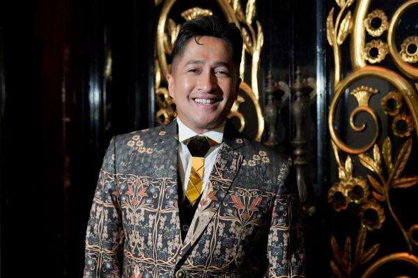 Irfan Hakim Pamer Dapat Kado Kuda Putih dari Raffi Ahmad di Ulang Tahun ke-51 Irfan Hakim Pamer Dapat Kado Kuda Putih dari Raffi Ahmad di Ulang Tahun ke-51
