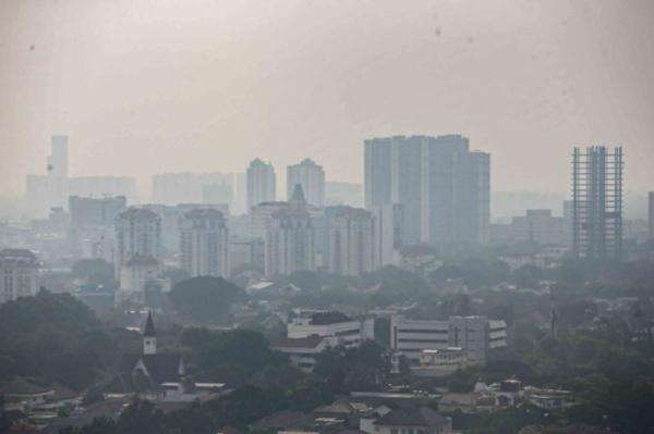 Asap Karhutla Sempat Selimuti Langit Jakarta, BMKG: Berada di Ketinggian 4 Km Asap Karhutla Sempat Selimuti Langit Jakarta, BMKG: Berada di Ketinggian 4 Km