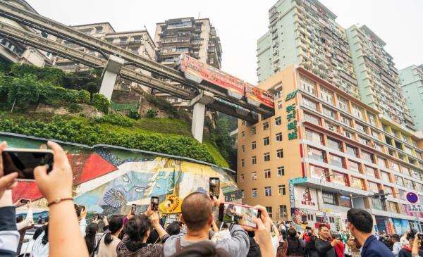 Pesona China yang Berbeda: Eksplor Keunikan Infrastruktur Chongqing dan Alam Zhangjiajie Pesona China yang Berbeda: Eksplor Keunikan Infrastruktur Chongqing dan Alam Zhangjiajie