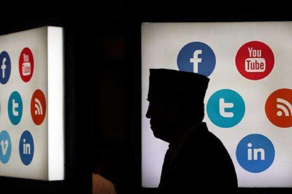 5 Adab Bermedia Sosial dalam Islam, dari Tabayyun hingga Menebar Kebaikan 5 Adab Bermedia Sosial dalam Islam, dari Tabayyun hingga Menebar Kebaikan