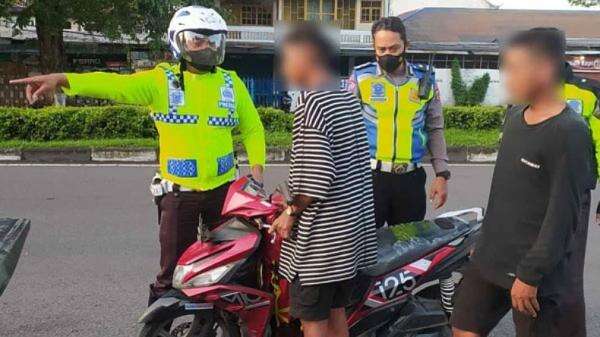 Polisi Tak Tilang Pelaku Balap Liar: Kami Suruh Sujud ke Orang Tuanya, lalu Pulangkan Polisi Tak Tilang Pelaku Balap Liar: Kami Suruh Sujud ke Orang Tuanya, lalu Pulangkan