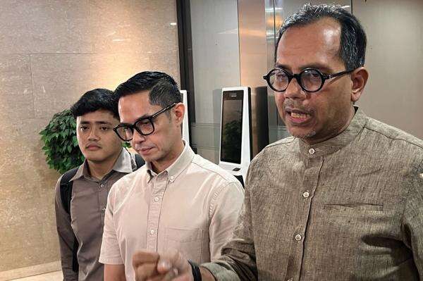 Dude Harlino Jadi Tempat Curhat Korban PT DSI: Dari Dana Pensiun hingga Biaya Nikah Raib Dude Harlino Jadi Tempat Curhat Korban PT DSI: Dari Dana Pensiun hingga Biaya Nikah Raib