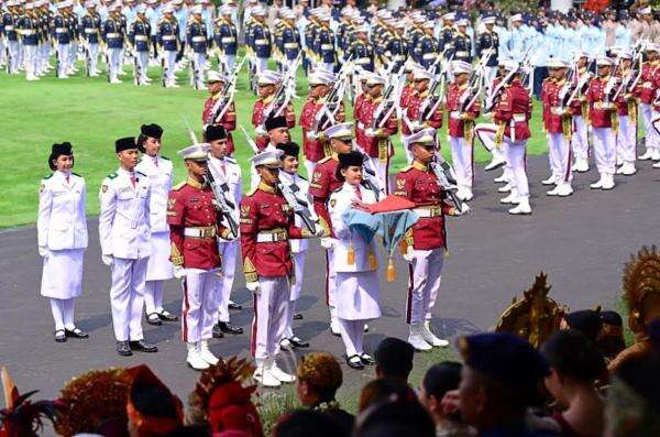 Ini Tim Paskibraka 'Indonesia Adil Makmur' Bertugas pada Upacara Penurunan Bendera di Istana Ini Tim Paskibraka 'Indonesia Adil Makmur' Bertugas pada Upacara Penurunan Bendera di Istana