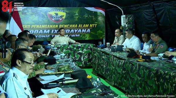 Tiba di NTT, Prabowo Langsung Pimpin Rapat Penanganan Gempa Tiba di NTT, Prabowo Langsung Pimpin Rapat Penanganan Gempa