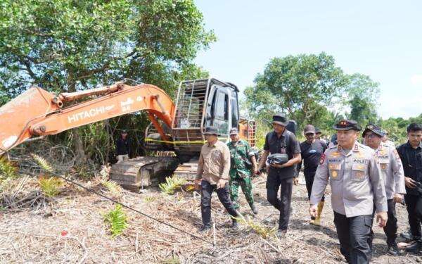 118 Hektare Hutan Mangrove Dirusak, Polri Turun Tangan 118 Hektare Hutan Mangrove Dirusak, Polri Turun Tangan