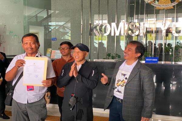 Kasus Ijazah Jokowi, Majelis Hakim yang Sidangkan Roy Suryo dan Dokter Tifa Diadukan ke KY Kasus Ijazah Jokowi, Majelis Hakim yang Sidangkan Roy Suryo dan Dokter Tifa Diadukan ke KY