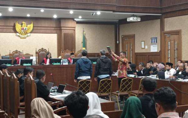 Dua Eks Pejabat Kemenag Akui Beli Rumah hingga Mobil Fortuner Pakai Fee Percepatan Haji Dua Eks Pejabat Kemenag Akui Beli Rumah hingga Mobil Fortuner Pakai Fee Percepatan Haji