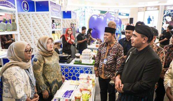 BI Gelar Festival Jateng Syariah: Wadah Kolaborasi Pengembangan Ekonomi dan Keuangan Syariah BI Gelar Festival Jateng Syariah: Wadah Kolaborasi Pengembangan Ekonomi dan Keuangan Syariah