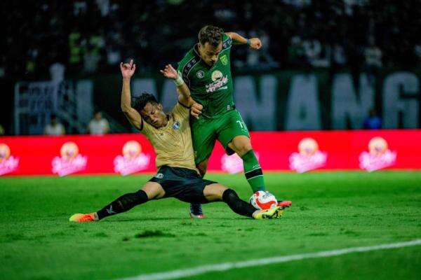 Persebaya Bungkam Penang FC 1-0, Gol Walber Mota Jadi Pembeda di GBT Persebaya Bungkam Penang FC 1-0, Gol Walber Mota Jadi Pembeda di GBT