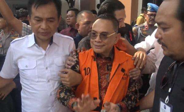 Sidang Perdana Dikawal Ketat, Eks Bupati Pati Sudewo Didakwa Terima Suap Rp1,37 Miliar Sidang Perdana Dikawal Ketat, Eks Bupati Pati Sudewo Didakwa Terima Suap Rp1,37 Miliar