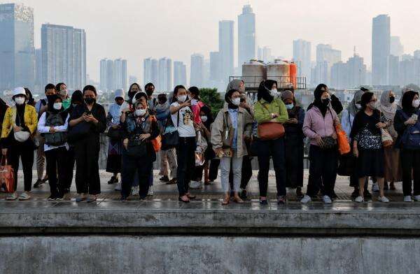 Refleksi HUT ke-81 RI: Kelas Menengah Jungkir Balik Pikul Beban Berat Refleksi HUT ke-81 RI: Kelas Menengah Jungkir Balik Pikul Beban Berat