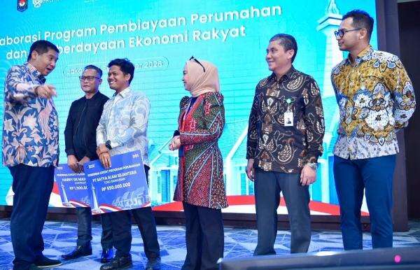 Kredit Program Perumahan Tembus Rp7,4 Triliun, Menteri PKP Dorong UMKM Naik Kelas Kredit Program Perumahan Tembus Rp7,4 Triliun, Menteri PKP Dorong UMKM Naik Kelas