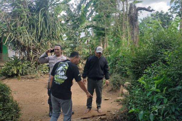 Lerai Istri Cekcok gegara Genangan Air Depan Rumah, Lansia di Lumajang Ditebas Tetangga Lerai Istri Cekcok gegara Genangan Air Depan Rumah, Lansia di Lumajang Ditebas Tetangga