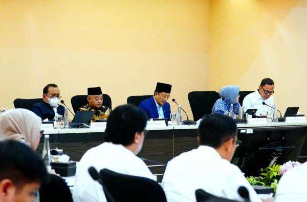 Kemenag Usulkan 3 Skema Pembiayaan Gaji Guru Non-ASN, Butuh Anggaran Rp37,95 Triliun Kemenag Usulkan 3 Skema Pembiayaan Gaji Guru Non-ASN, Butuh Anggaran Rp37,95 Triliun
