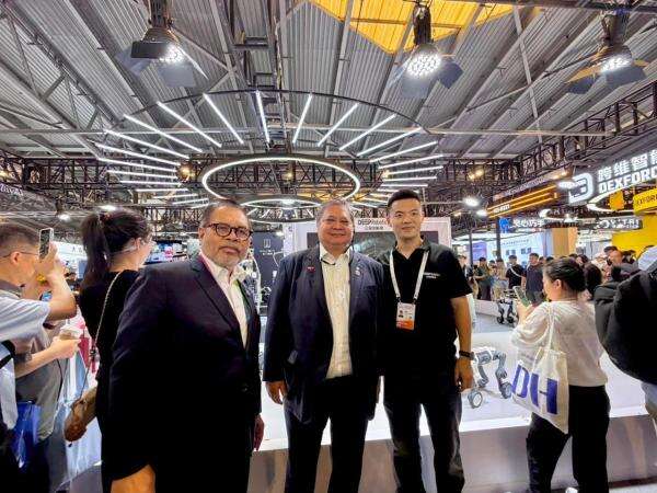 Airlangga Bidik Transfer Teknologi Robotika dan AI dari Perusahaan Teknologi China ke RI Airlangga Bidik Transfer Teknologi Robotika dan AI dari Perusahaan Teknologi China ke RI