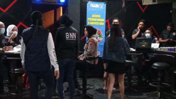 Razia 3 Tempat Hiburan Malam di Tuban, Pengunjung Dites Urine Razia 3 Tempat Hiburan Malam di Tuban, Pengunjung Dites Urine