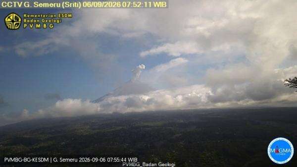 Gunung Semeru Erupsi, Ketinggian Kolom Abu Terpantau hingga 1.000 Meter Gunung Semeru Erupsi, Ketinggian Kolom Abu Terpantau hingga 1.000 Meter