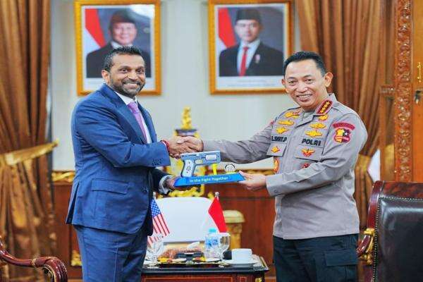 Kapolri Bertemu Direktur FBI, Bahas Penguatan Kerja Sama Kejahatan Transnasional Kapolri Bertemu Direktur FBI, Bahas Penguatan Kerja Sama Kejahatan Transnasional