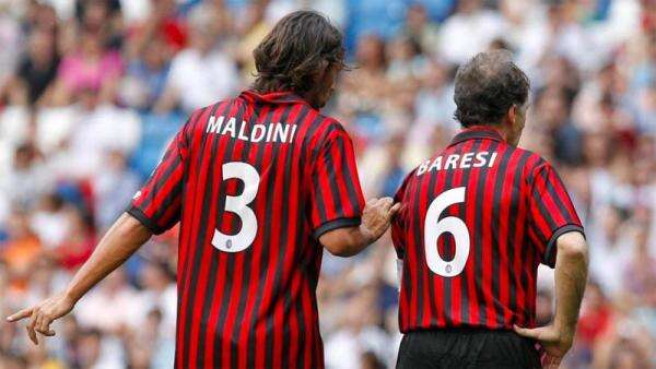 Ribuan Milanisti Antar Franco Baresi, Maldini dan Van Basten Hadir di Pemakaman Ribuan Milanisti Antar Franco Baresi, Maldini dan Van Basten Hadir di Pemakaman