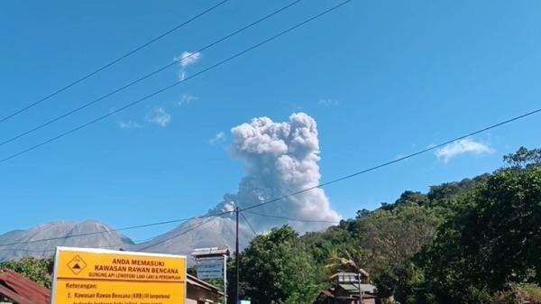 Gunung Lewotobi Laki-laki 3 Kali Meletus Disertai Gemuruh, Warga Diminta Waspada Gunung Lewotobi Laki-laki 3 Kali Meletus Disertai Gemuruh, Warga Diminta Waspada