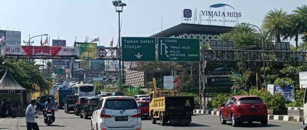 Catat! Jalur Puncak One Way Arah Atas Mulai Diberlakukan Catat! Jalur Puncak One Way Arah Atas Mulai Diberlakukan