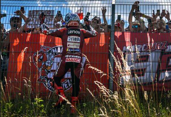 Marc Marquez Cuma Tertinggal 40 Poin dari Marco Bezzecchi, Siap Juara MotoGP 2026? Marc Marquez Cuma Tertinggal 40 Poin dari Marco Bezzecchi, Siap Juara MotoGP 2026?