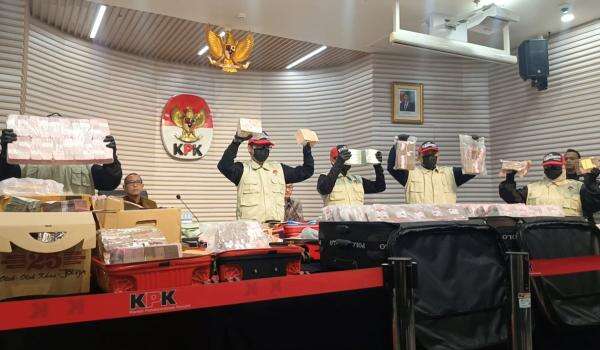 KPK Sita Uang Rp106,3 M saat OTT HGB Kabupaten Bogor, Ini Penampakannya KPK Sita Uang Rp106,3 M saat OTT HGB Kabupaten Bogor, Ini Penampakannya