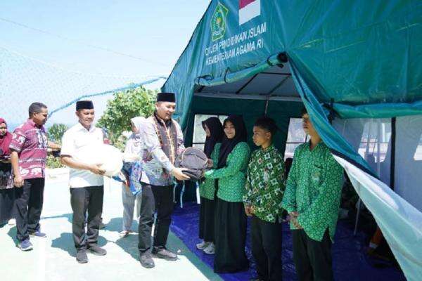 72 Madrasah Rusak Akibat Gempa NTT, Kemenag Kirim 1.000 School Kit dan 16 Ruang Belajar Sementara 72 Madrasah Rusak Akibat Gempa NTT, Kemenag Kirim 1.000 School Kit dan 16 Ruang Belajar Sementara