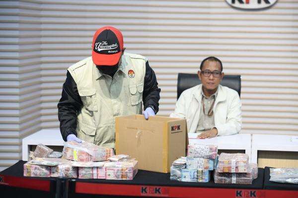KPK Ungkap 2 Klaster Korupsi Dana Bencana BNPB: Pengadaan Rp148 Miliar dan Dugaan Suap KPK Ungkap 2 Klaster Korupsi Dana Bencana BNPB: Pengadaan Rp148 Miliar dan Dugaan Suap