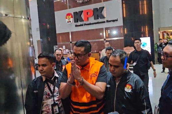 Bupati Klaten Hamenang Ditahan KPK, Keluar Pakai Rompi Oranye Bupati Klaten Hamenang Ditahan KPK, Keluar Pakai Rompi Oranye