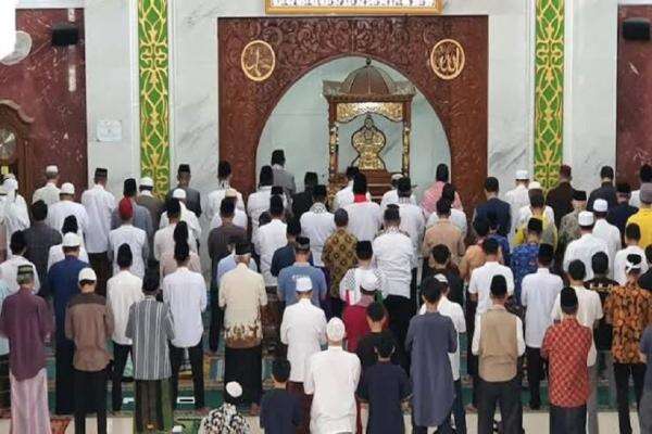 Mengapa Salat Jumat Disyariatkan Islam dan Adakah Dalilnya dalam Al Quran? Mengapa Salat Jumat Disyariatkan Islam dan Adakah Dalilnya dalam Al Quran?
