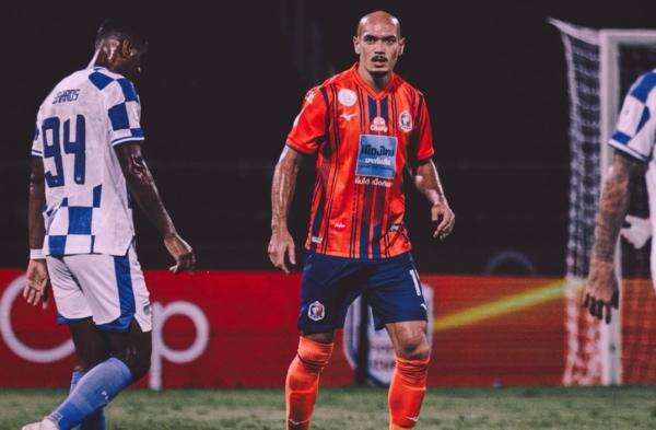 Kisah Apes Manuel Bihr, Bek Botak Thailand yang Dipermalukan Timnas Indonesia dan Persib Bandung dalam Seminggu Kisah Apes Manuel Bihr, Bek Botak Thailand yang Dipermalukan Timnas Indonesia dan Persib Bandung dalam Seminggu