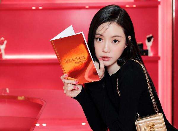 Son Naeun Ungkap Alasan Tak Hadir di Pernikahan Bomi, Pastikan Tak Ada Perselisihan Son Naeun Ungkap Alasan Tak Hadir di Pernikahan Bomi, Pastikan Tak Ada Perselisihan