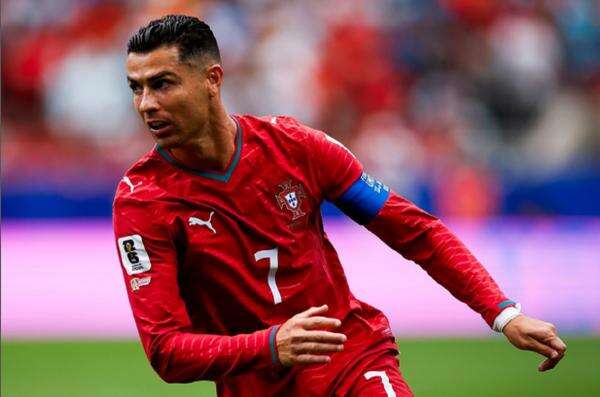 Cristiano Ronaldo Urungkan Pensiun dari Timnas Portugal, Bidik 1.000 Gol Cristiano Ronaldo Urungkan Pensiun dari Timnas Portugal, Bidik 1.000 Gol