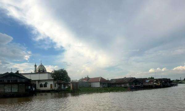 Kabut Asap Karhutla Kalimantan Mereda, Penerbangan Berangsur Normal di Bandara Syamsudin Noor Kabut Asap Karhutla Kalimantan Mereda, Penerbangan Berangsur Normal di Bandara Syamsudin Noor