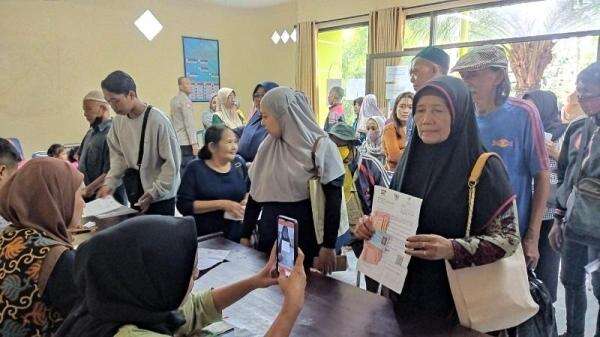 Digitalisasi Bansos Bikin Penyaluran Lebih Tepat Sasaran dan Hemat hingga Rp200 Triliun Digitalisasi Bansos Bikin Penyaluran Lebih Tepat Sasaran dan Hemat hingga Rp200 Triliun