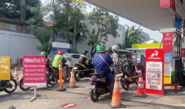 Warga Keluhkan Harga Pertamax Naik Jadi Rp16.250: Benar-Benar Memberatkan! Warga Keluhkan Harga Pertamax Naik Jadi Rp16.250: Benar-Benar Memberatkan!