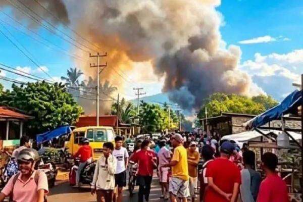 3 Orang Tewas dan 20 Rumah Ludes Terbakar Akibat Bentrok Warga di Pulau Adonara NTT 3 Orang Tewas dan 20 Rumah Ludes Terbakar Akibat Bentrok Warga di Pulau Adonara NTT
