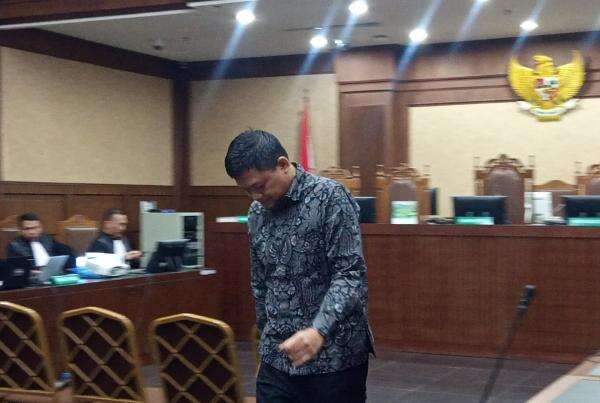 Eks Kasi Intelijen Cukai Didakwa Terima Gratifikasi Rp7,6 Miliar dari John Field hingga Pengusaha Rokok Eks Kasi Intelijen Cukai Didakwa Terima Gratifikasi Rp7,6 Miliar dari John Field hingga Pengusaha Rokok