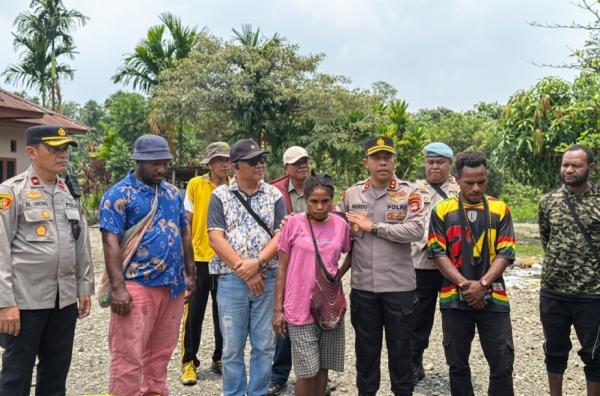 Demerina Korban Penculikan KKB di Mimika Kembali ke Keluarga, 7 Wanita Masih Disandera! Demerina Korban Penculikan KKB di Mimika Kembali ke Keluarga, 7 Wanita Masih Disandera!