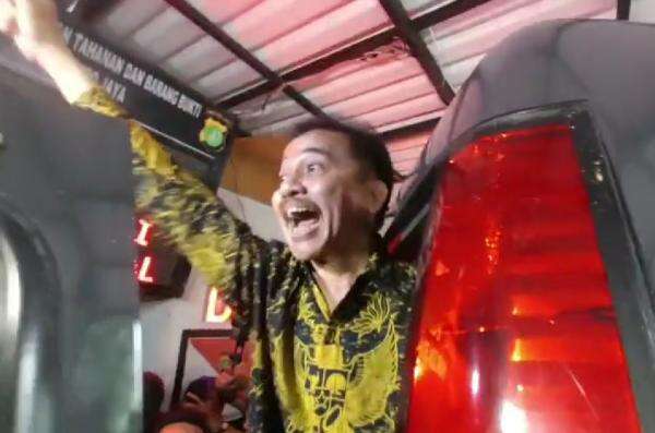Roy Suryo-Dokter Tifa Dibawa ke Kejari Jaksel, Jalani Pelimpahan Kasus Ijazah Jokowi Roy Suryo-Dokter Tifa Dibawa ke Kejari Jaksel, Jalani Pelimpahan Kasus Ijazah Jokowi