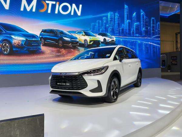 BYD M6 DM Raih Penghargaan di Indonesia Automotive Awards 2026, Penjualan Tembus 3.200 Unit BYD M6 DM Raih Penghargaan di Indonesia Automotive Awards 2026, Penjualan Tembus 3.200 Unit