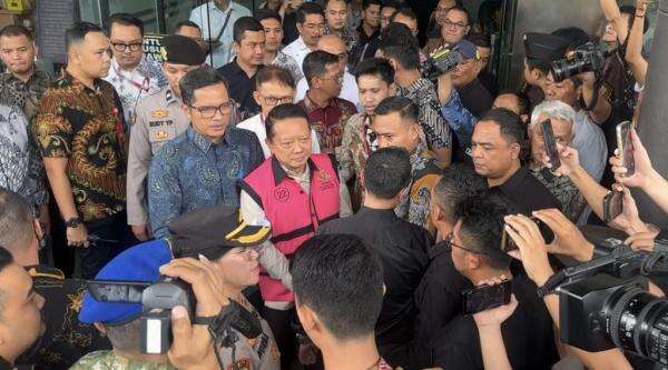 Eks Jampidsus Febrie Adriansyah Segera Disidang, Berkas Dilimpahkan ke Kejari Jaksel Eks Jampidsus Febrie Adriansyah Segera Disidang, Berkas Dilimpahkan ke Kejari Jaksel