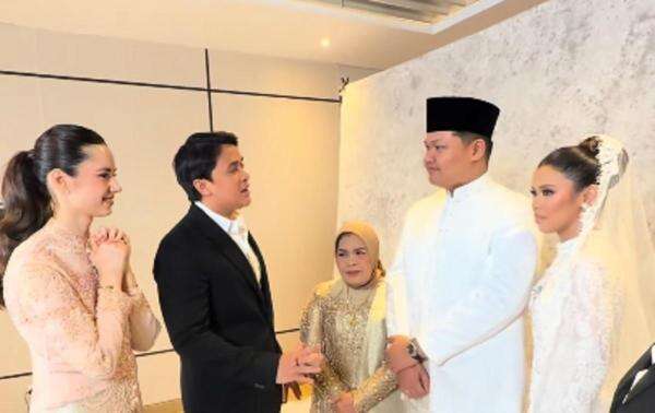 Sang Adik Rena Oktapia Menikah, Billy Syahputra Teringat Mendiang Olga: Pasti Dia Terharu Banget Sang Adik Rena Oktapia Menikah, Billy Syahputra Teringat Mendiang Olga: Pasti Dia Terharu Banget