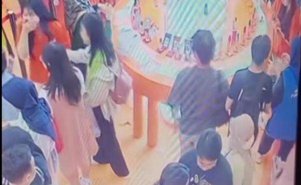 Viral Komplotan Copet Beraksi di PRJ Kemayoran, Polisi Buru Pelaku Viral Komplotan Copet Beraksi di PRJ Kemayoran, Polisi Buru Pelaku
