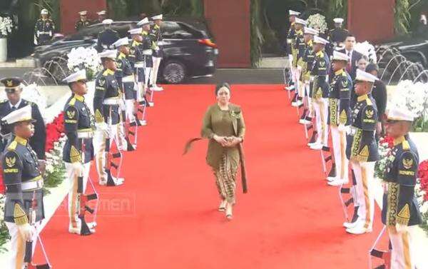 Momen Puan Maharani Telat Tiba di Gedung DPR, Prabowo Sudah Lebih Dulu Hadiri Sidang Tahunan MPR Momen Puan Maharani Telat Tiba di Gedung DPR, Prabowo Sudah Lebih Dulu Hadiri Sidang Tahunan MPR