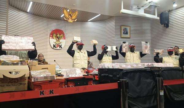 Barang Bukti Rp106,3 Miliar Kasus HGB Bogor Terbesar Sepanjang Sejarah KPK Barang Bukti Rp106,3 Miliar Kasus HGB Bogor Terbesar Sepanjang Sejarah KPK